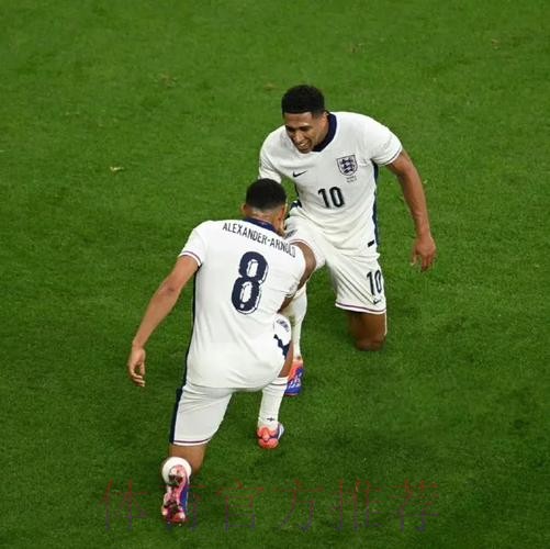 贝林厄姆谈阿诺德被嘘：球迷想表达情绪干扰他